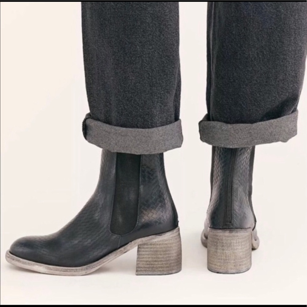 Free People Essential Chelsea Black Boots Size 37